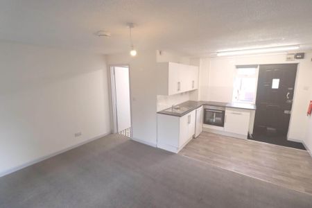 Priory Avenue, High Wycombe - Photo 3