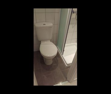 Studio Flat, Netley Road, IG2 - Photo 2