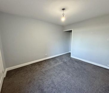 3 bedroom end of terrace house to rent - Photo 3