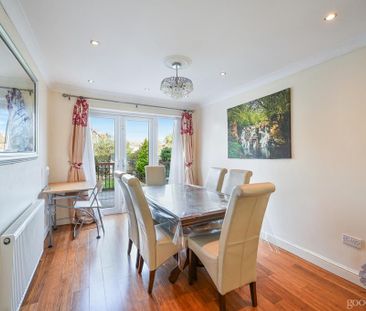 4 bedroom terraced house to rent - Photo 3