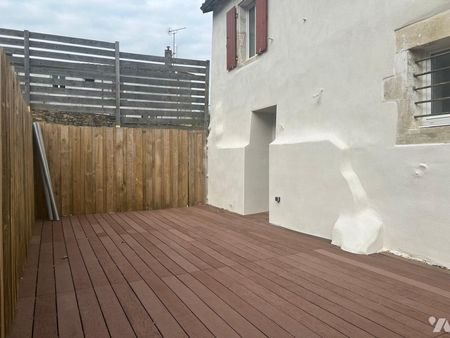 MAISON DE BOURG ENTIEREMENT RENOVEE AVEC JARDIN - Photo 5