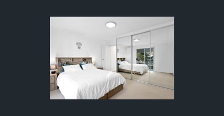 Spacious Townhouse! - Photo 4