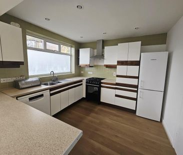 4 bedroom detached house to rent - Photo 5