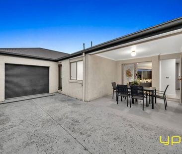 Don’t miss this stunning family rental in Lynbrook! - Photo 1