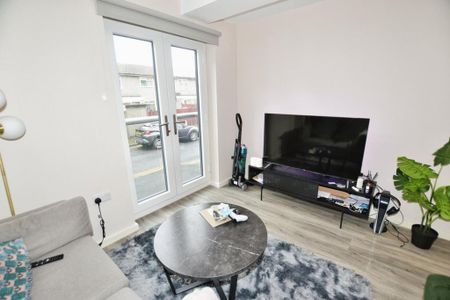 2 bedroom flat to rent - Photo 2
