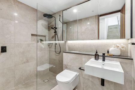 Bright & Spacious Penthouse Apartment with Private Rooftop & Bbq Area - Photo 2