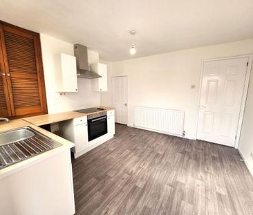 2 bedroom terraced house to rent - Photo 2