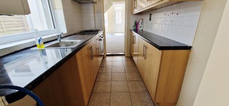 3 bedroom terraced house to rent - Photo 5