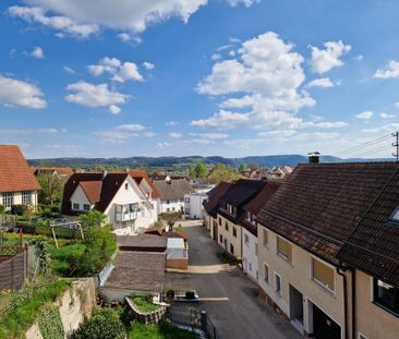 Sonnige Dachgeschosswohnung mit Ausblick. - Foto 1