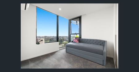 Luxurious Furnished 3 beds 2 baths apartment above the GLEN shopping mall - Photo 4