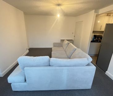 London Road South - Photo 2