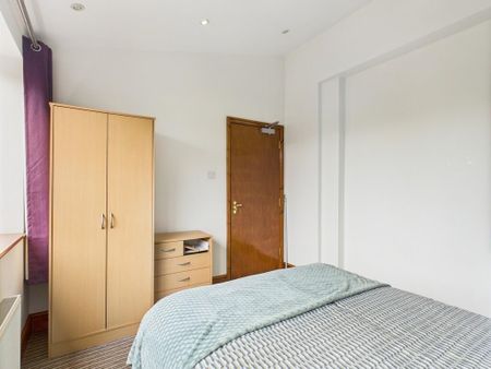 6 bedroom terraced house to rent - Photo 3