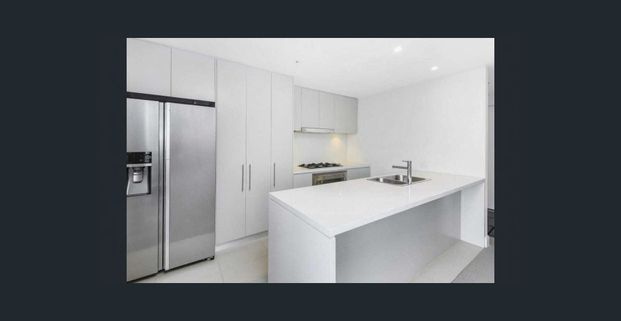 Stunning unfurnished 3-Bedroom Apartment with Spectacular City Views - Photo 1