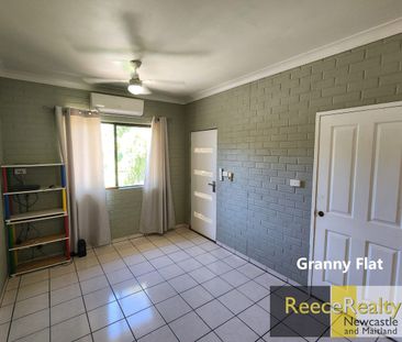 One-Bedroom Granny Flat *Water + Lawns Inclusive* - Photo 4