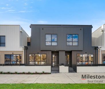 8 Tanzanite Court, Berwick VIC 3806 - Photo 1