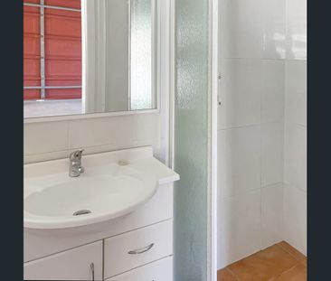 Renovated home with spacious workshop! - Photo 5
