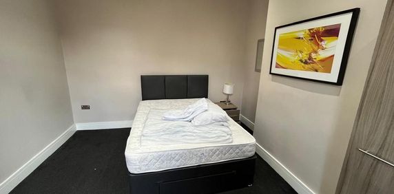 1 bedroom in a house share to rent - Photo 2