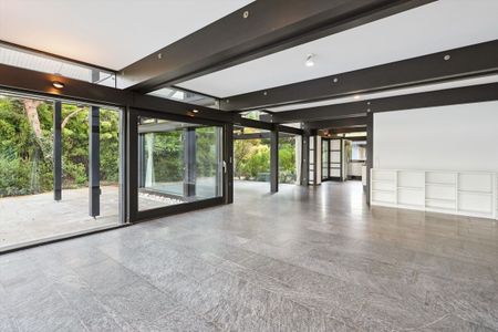 **SOLE AGENT** Available to let is this stunning Huf Haus situated in a private road in the heart of Thames Ditton with private mooring and wonderful views over the River Thames with outdoor pool. - Photo 4