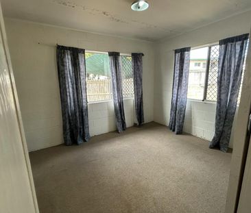 Comfortable 3 bedroom home in a convenient Clinton location! - Photo 3