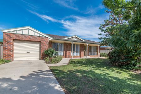 1 / 17 Menzies Crescent, SHEPPARTON VIC 3630 - Photo 4