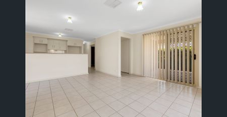 4 Bedroom family home in Blakeview - Photo 2