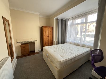 5 bed house to rent in Cardigan Road, BH9 - Photo 2