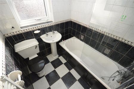 3 bedroom terraced house to rent - Photo 4