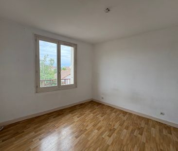 Location Appartement 3 pièces 70m² MONTROND LES BAINS 42210 - Photo 5