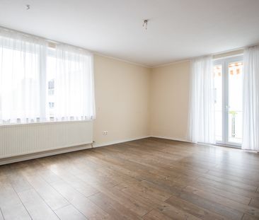 Schicke Mietwohnung in Hochparterre mit Balkon, Garage und Einbaukü... - Photo 1