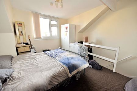 2 bedroom House in Autumn Grove, Leeds - Photo 4