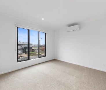94 Carnival Boulevard, Berwick VIC 3806 - Photo 6