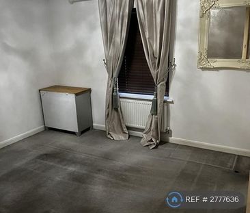 4 bedroom detached house to rent - Photo 3