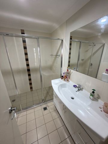 Spacious 3BR Apartment with Mountain Vista ! - Photo 5