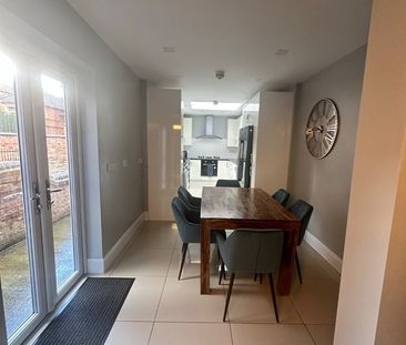 6 Bed End Terrace, Balfour Road, NG7 - Photo 4