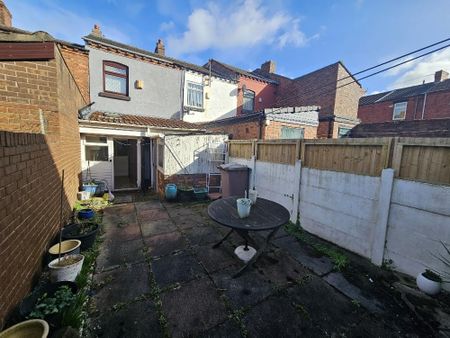 2 Bedroom Terraced House for Rent - Photo 3