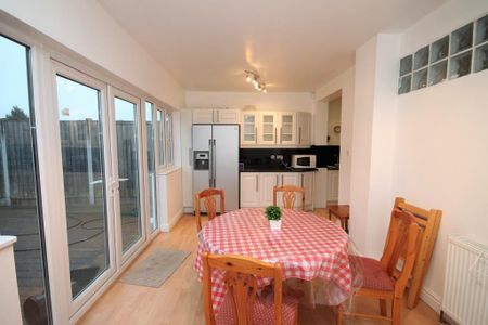 4 bedroom bungalow to rent - Photo 5