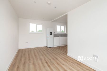Flat to rent - Worsley Bridge Road, London, SE26 - Photo 2
