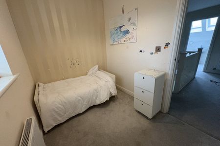 Violet Close - Photo 5