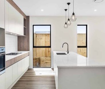 3 bedrooms with 2.5 bathrooms - Photo 2