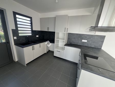 Tout savoir sur cette maison à Saint-Pierre - Photo 3