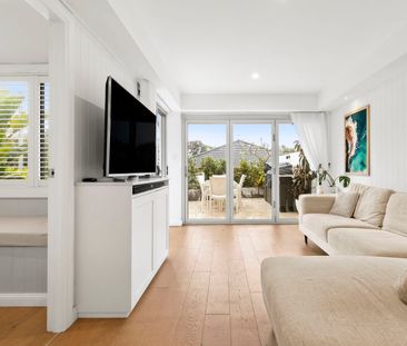 Unique penthouse style entertainer in leafy cul-de-sac - Photo 1