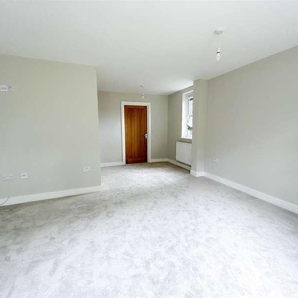 Gillsmans Hill, St. Leonards, TN38 - Photo 1