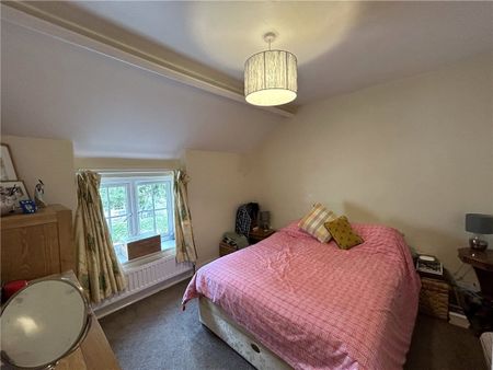 Available mid-October, Blacksmiths Cottage is a recently refurbished stone-built cottage set in the picturesque, sought after village of Nunnington. - Photo 2