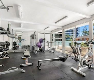 Newly renovated and spacious 1-bedroom apartment featuring modern f... - Photo 2