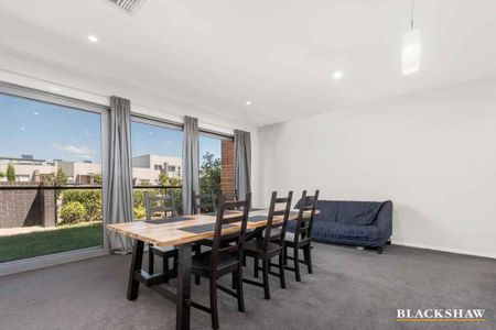 Spacious Four-Bedroom Townhouse with Dual Master Suites and Lake Views - Photo 3