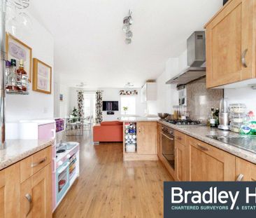 3 bedroom semi-detached house to rent - Photo 6