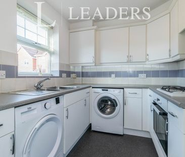 2 bedroom house to rent St. Andrews Gardens, Cobham, KT11 - Photo 6