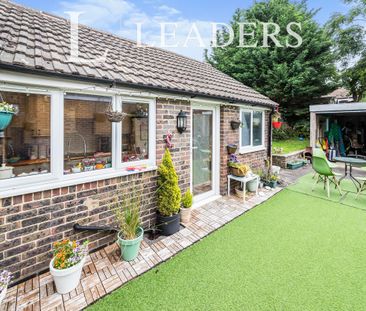 4 bedroom house to rent Cantelupe Road, RH19 - Photo 5