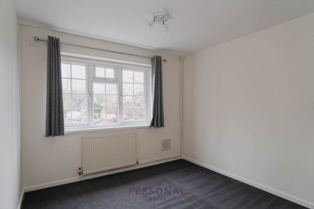 Delaporte Close, Epsom - Photo 4