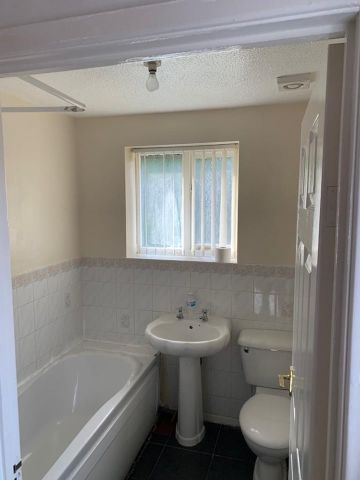 3 Bed Semi-Detached House, Brampton Drive, L8 - Photo 4